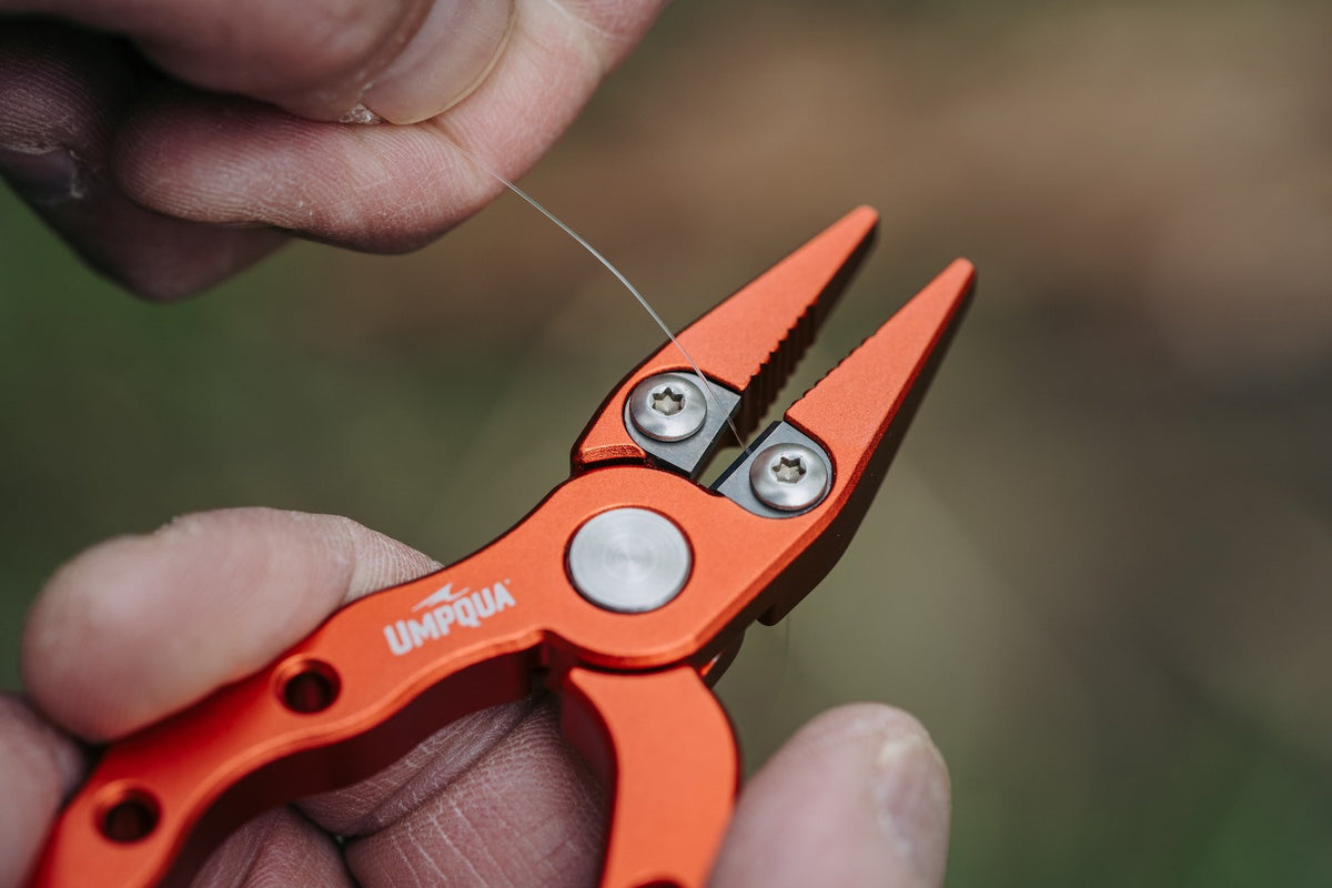 Umpqua RiverRun Trout Pliers with Sheath
